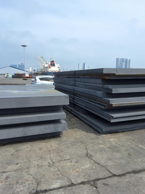 관세청이 적발한 중국산 위장 컬러후판 현품. 단순 도장 처리로 HS코드를 변경해 반덤핑 관세를 회피한 사례다. /관세청