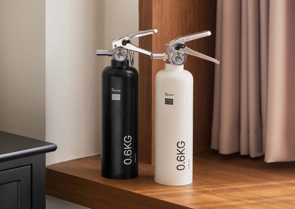 국내 소화기 업체가 만든 0.6kg급 차량·가정용 소화기. /포스코