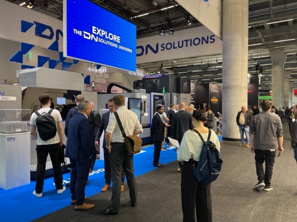 독일 프랑크푸르트에서 열린 'Formnext 2025'에 마련된 DN솔루션즈 부스 전경. (사진=DN솔루션즈)