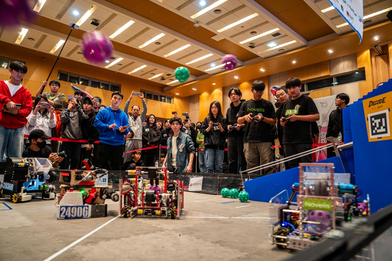 ▲ ‘2026 코리아로봇챔피언십’에서 종합 우승을 차지한 노벨리스 로봇 장학팀 ‘이글스’ 팀 대회 모습이다.