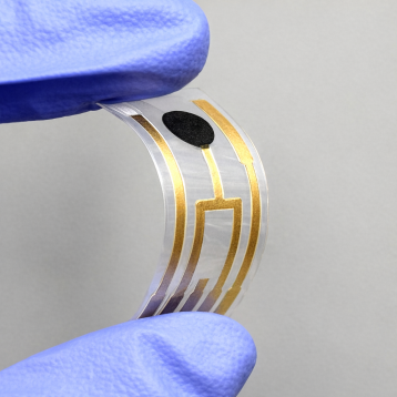 레이저 공정으로 제작한 유연 땀 혈당 센서. (사진=기계연구원)