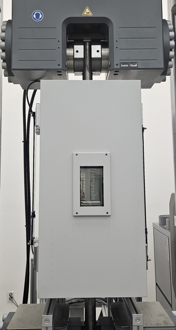 현대제철 포항시험소 초저온 인장 시험 설비. 현대제철