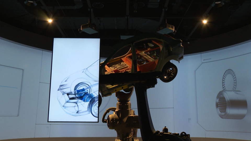 Park1538광양 제품전시존에 HyperNO가 적용된 자동차 모형. 포스코