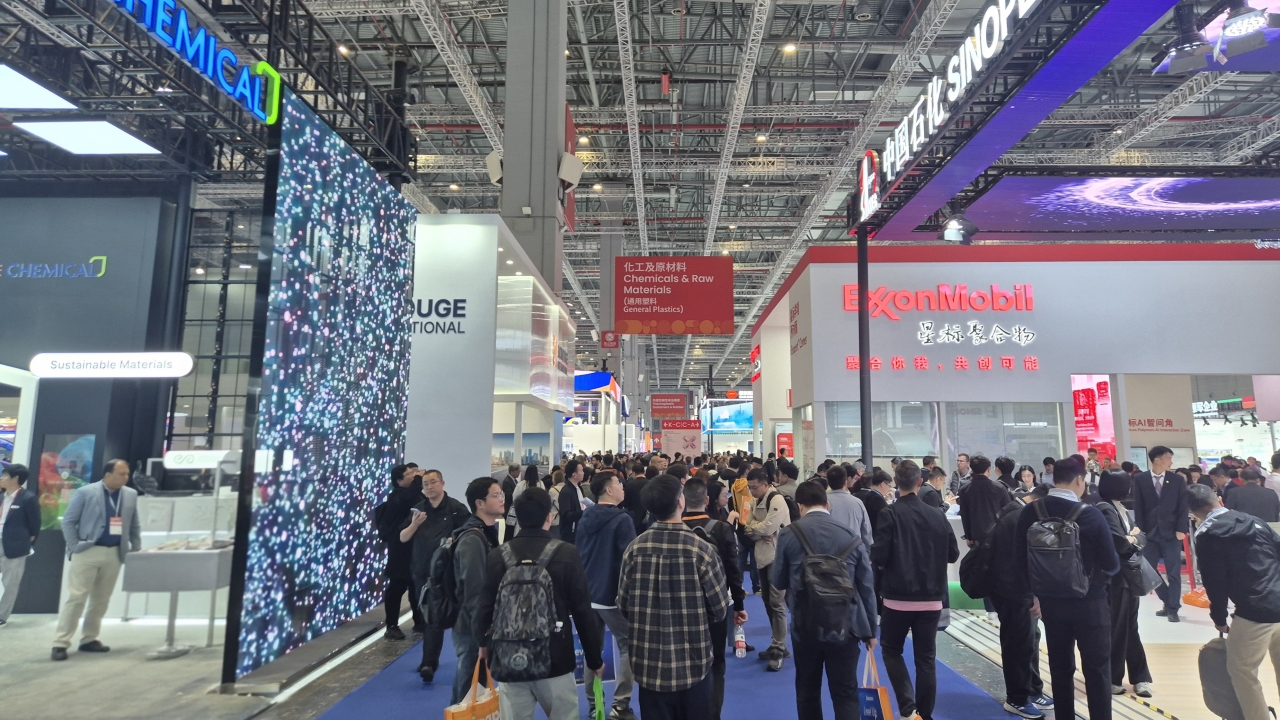 ▲ DS단석이 북미 최대 재활용 소재 전시회 'ReMA 2026'(미국 라스베이거스)과 아시아 최대 플라스틱 전시회 '차이나플라스 2026'(중국 상하이)에 연속 참가했다. 사진은 차이나플라스 2026 행사 전경 (사진=DS단석 제공)