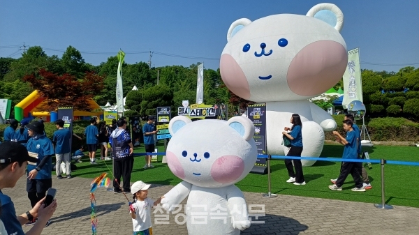 철강마라톤대회 현장에 나타난 포스코 마스코트 '포석호'. (사진=철강금속신문)