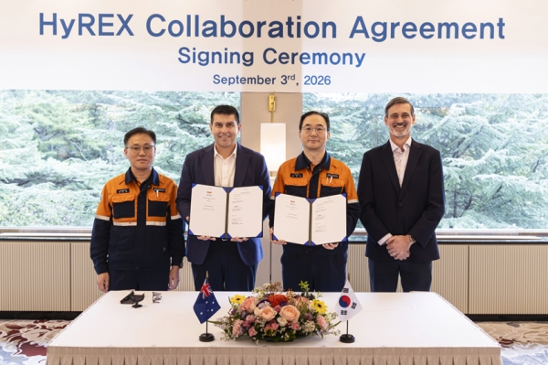 포스코가 3일 호주 BHP사와 수소환원제철 협력 계약(HyREX Collaboration Agreement)를 체결했다. 왼쪽부터 배진찬 포스코 HyREX추진반장, 벤 엘리스(Ben Ellis) BHP 마케팅·지속가능성 부문 총괄(Vice President), 엄경근 포스코 기술연구원장, 스튜어트 페더스 (Stewart Fethers) BHP 기술기획환경 부장(General Manager). 포스코