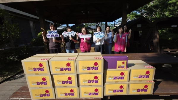 진주시자원봉사센터는 진주기독육아원에 세아창원특수강이 후원한 고구미 63세트를 전달했다. (사진=진주시청)